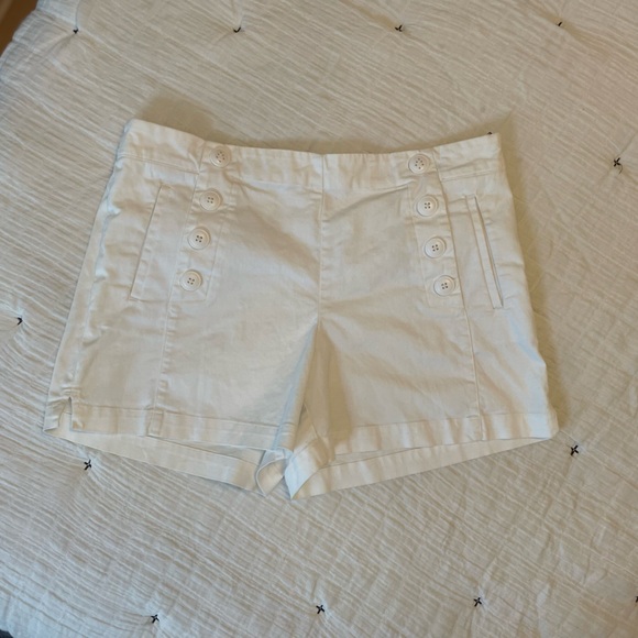 LOFT Riviera Mid Rise Cotton Side Zip Sailor Shorts in White Size 6 - Picture 2 of 11